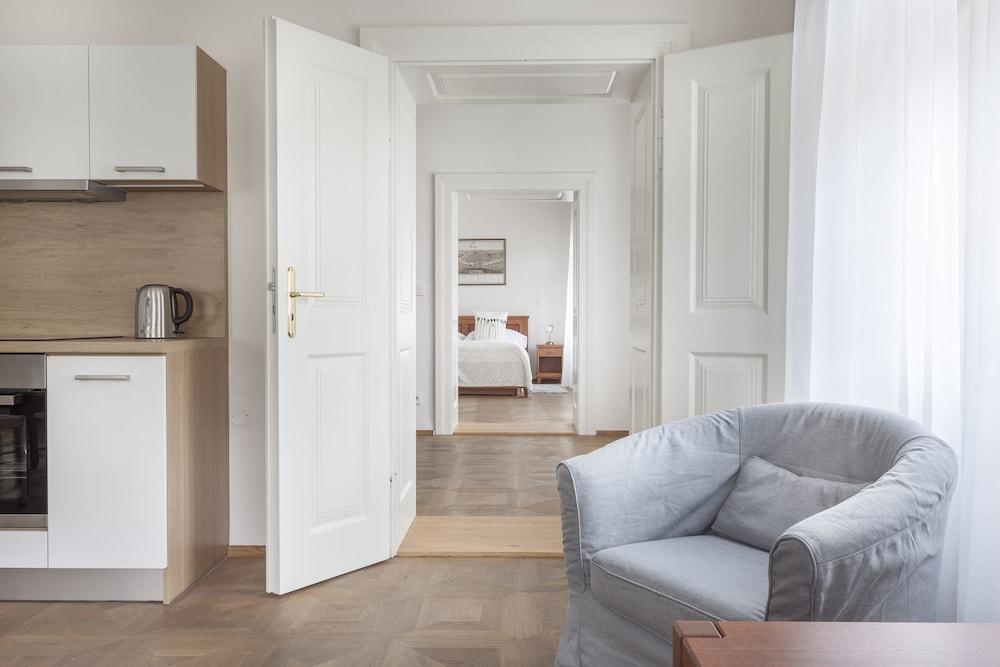 Hotel At The Golden Scissors Prague Ngoại thất bức ảnh