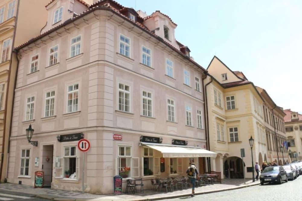 Hotel At The Golden Scissors Prague Ngoại thất bức ảnh