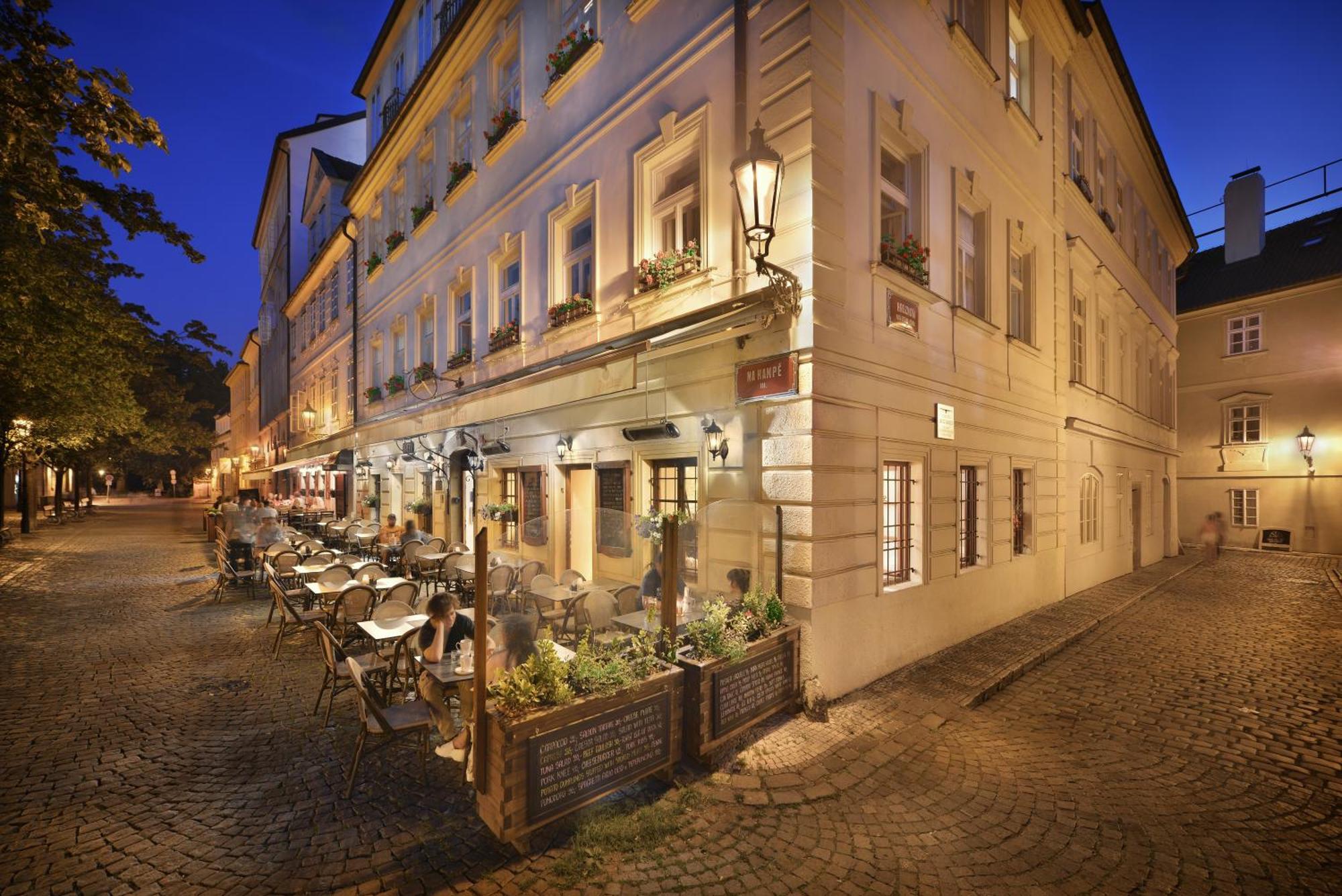 Hotel At The Golden Scissors Prague Ngoại thất bức ảnh