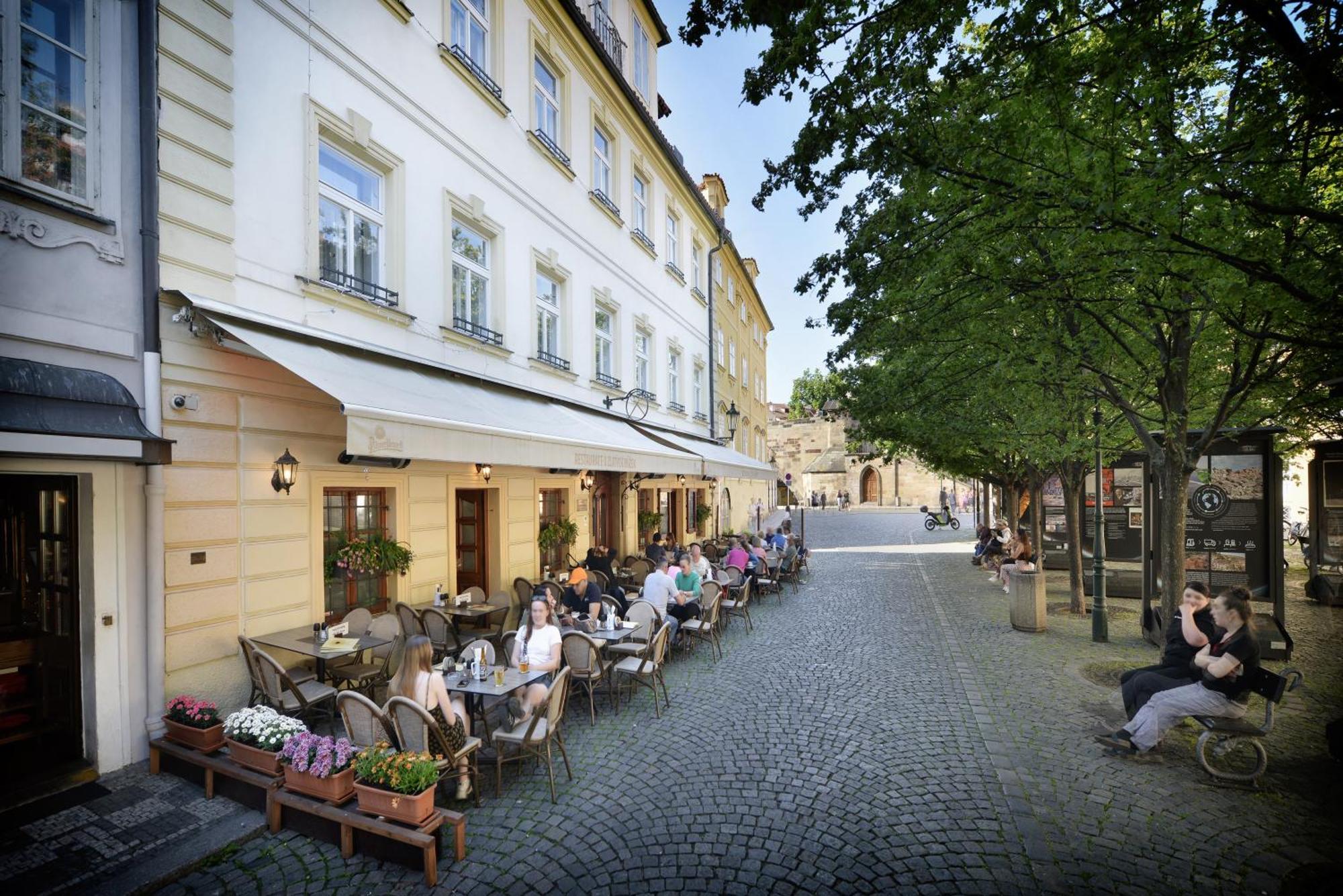 Hotel At The Golden Scissors Prague Ngoại thất bức ảnh
