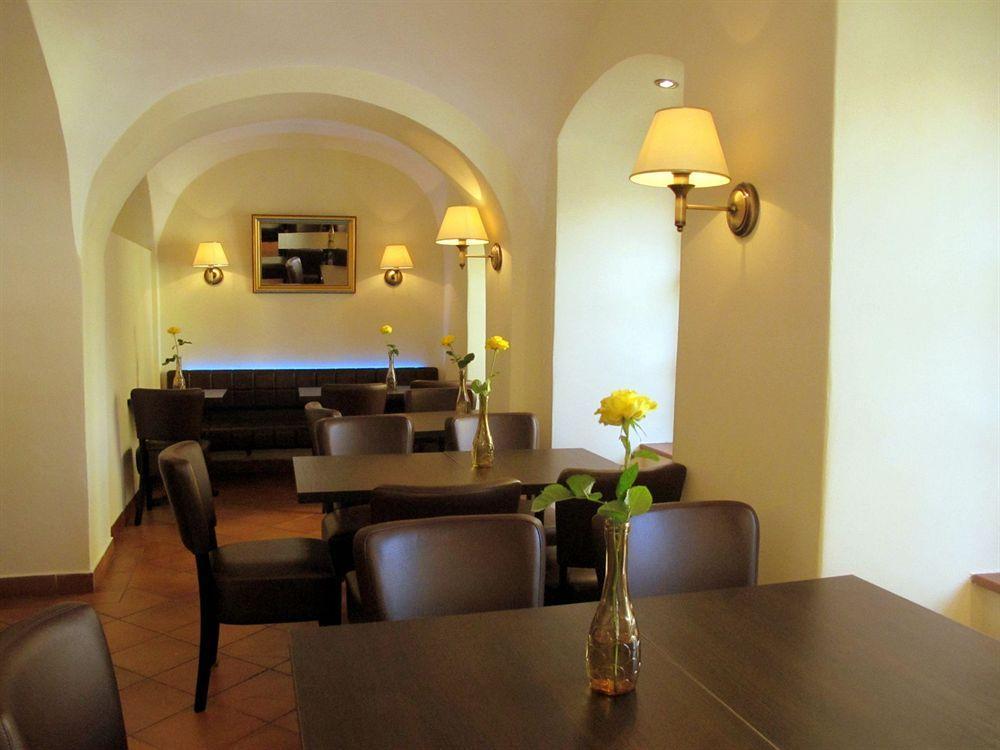 Hotel At The Golden Scissors Prague Ngoại thất bức ảnh