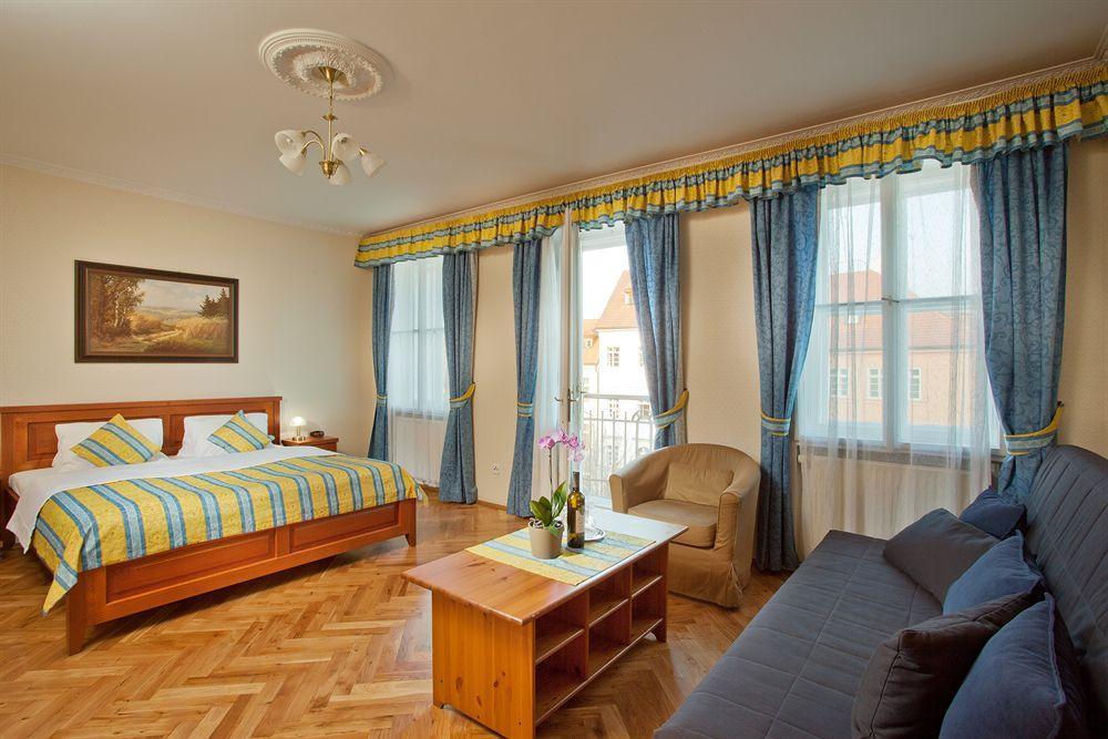 Hotel At The Golden Scissors Prague Ngoại thất bức ảnh