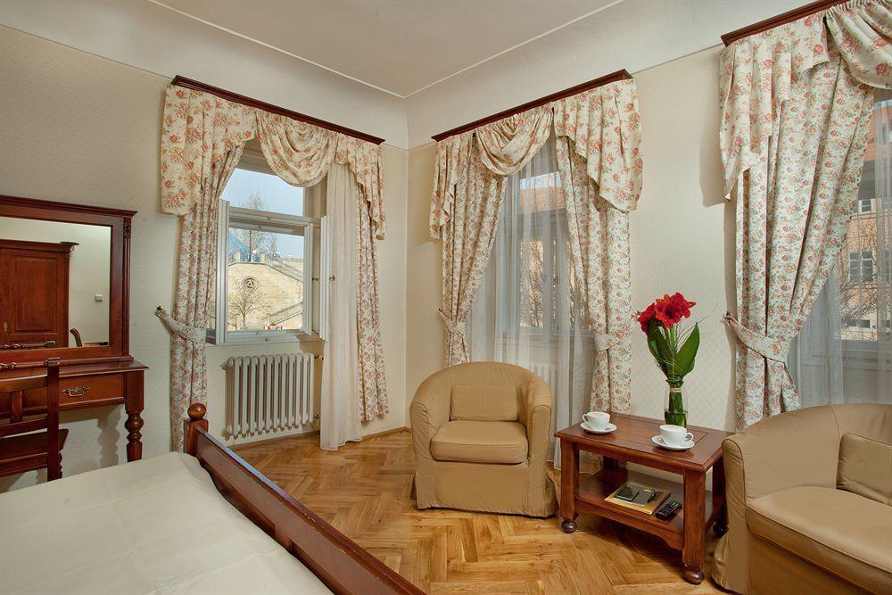 Hotel At The Golden Scissors Prague Ngoại thất bức ảnh