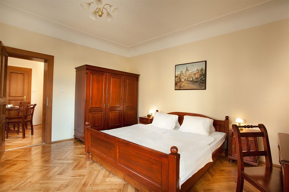 Hotel At The Golden Scissors Prague Ngoại thất bức ảnh