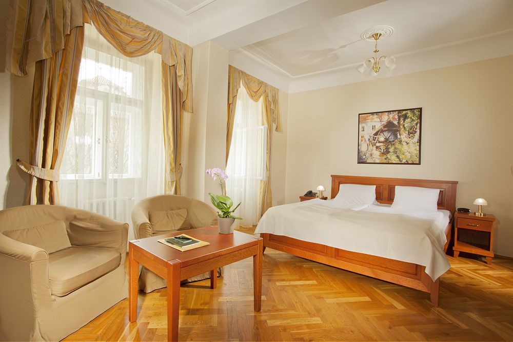Hotel At The Golden Scissors Prague Ngoại thất bức ảnh