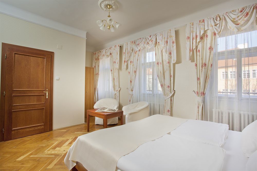 Hotel At The Golden Scissors Prague Ngoại thất bức ảnh