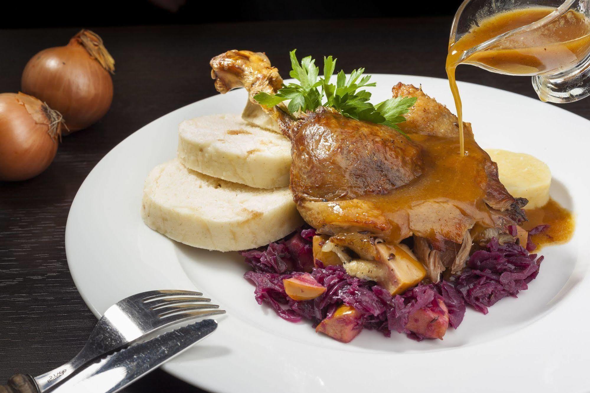 Hotel At The Golden Scissors Prague Ngoại thất bức ảnh