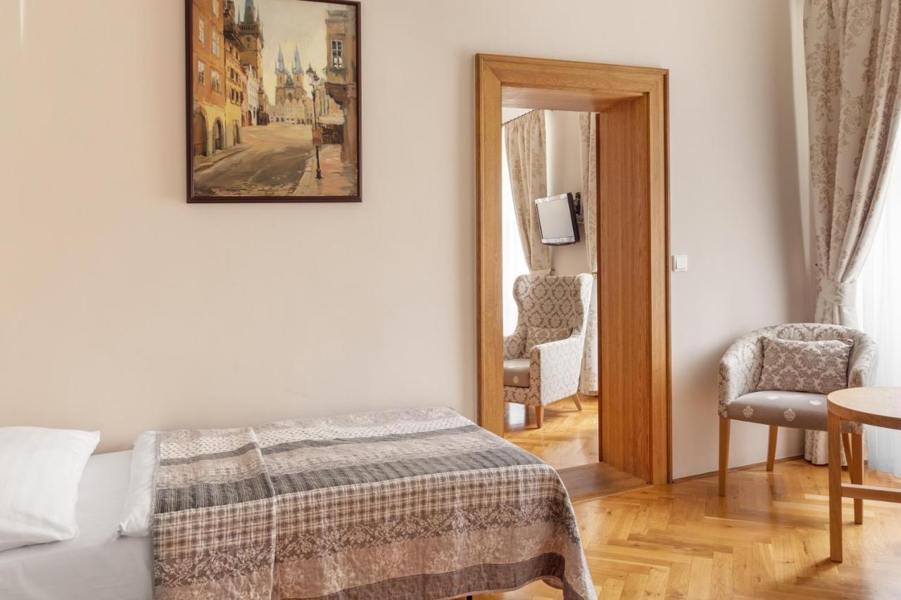 Hotel At The Golden Scissors Prague Ngoại thất bức ảnh