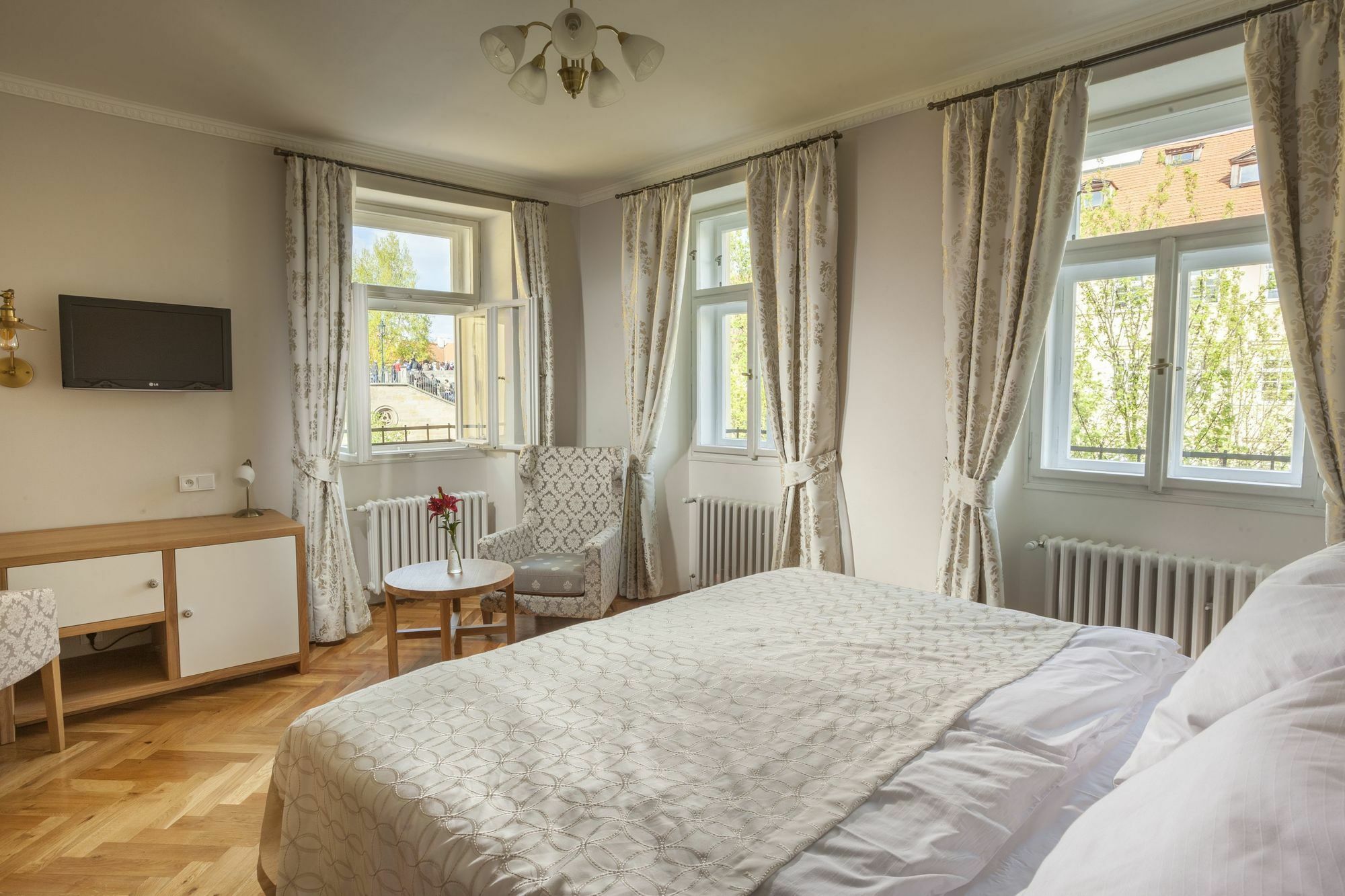 Hotel At The Golden Scissors Prague Ngoại thất bức ảnh