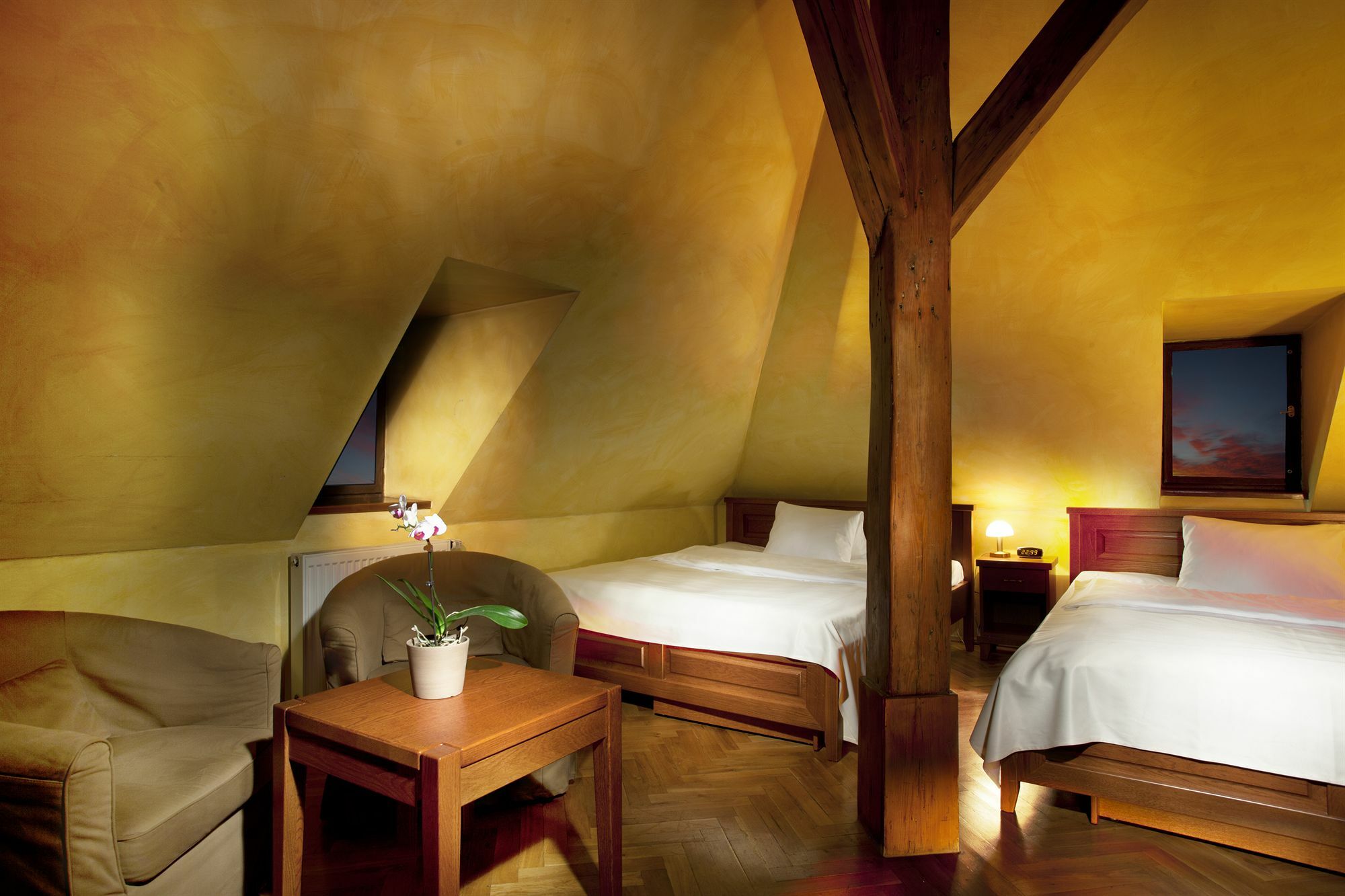 Hotel At The Golden Scissors Prague Ngoại thất bức ảnh