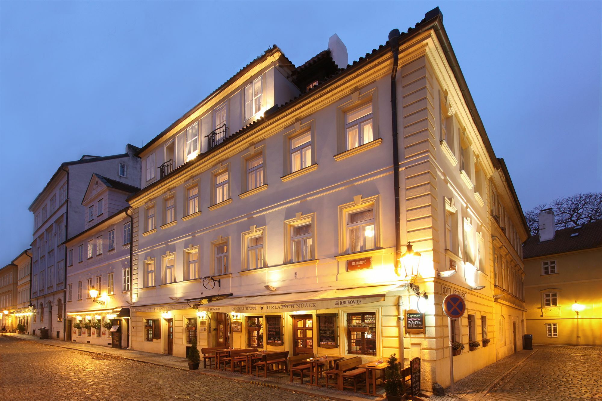 Hotel At The Golden Scissors Prague Ngoại thất bức ảnh