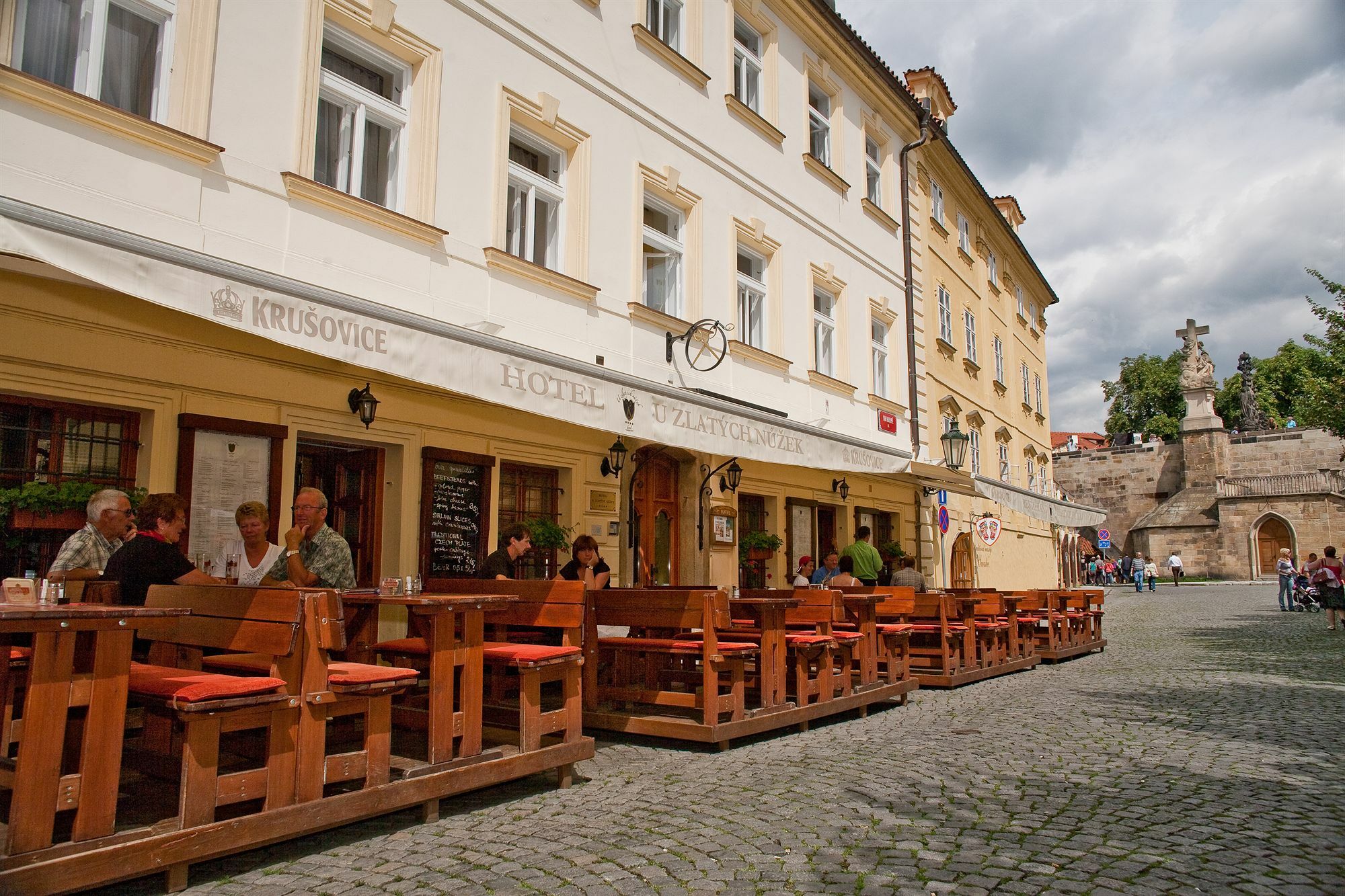 Hotel At The Golden Scissors Prague Ngoại thất bức ảnh